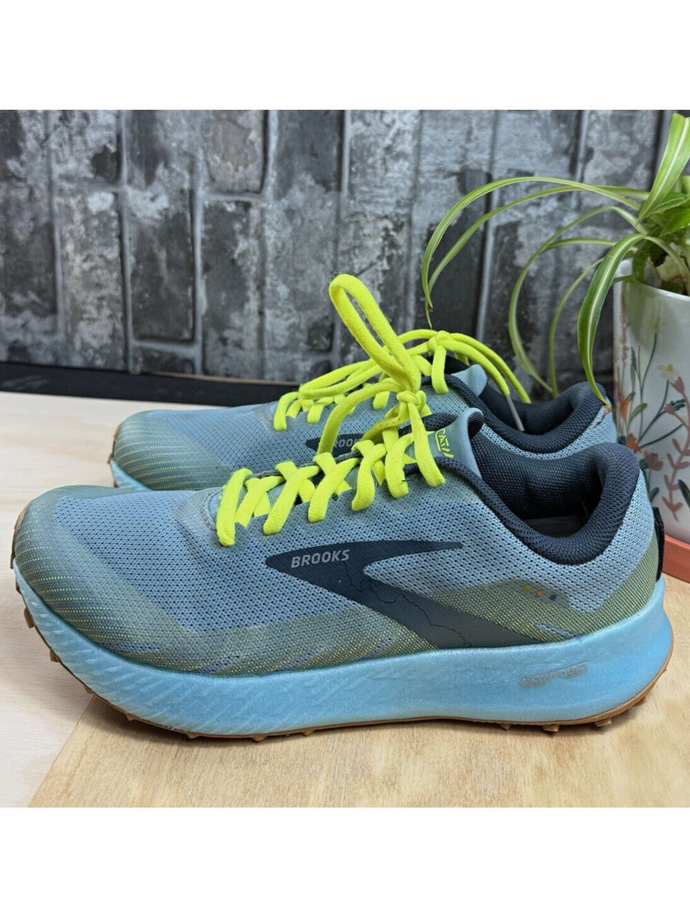Brooks Catamount Blue/Yellow Solid Low Top Lace-Up Running Sneaker Mesh